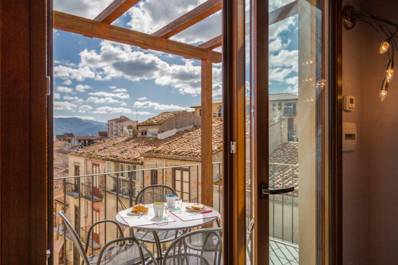 Case Spazioscena - Euterpe Castelbuono  Exterior photo